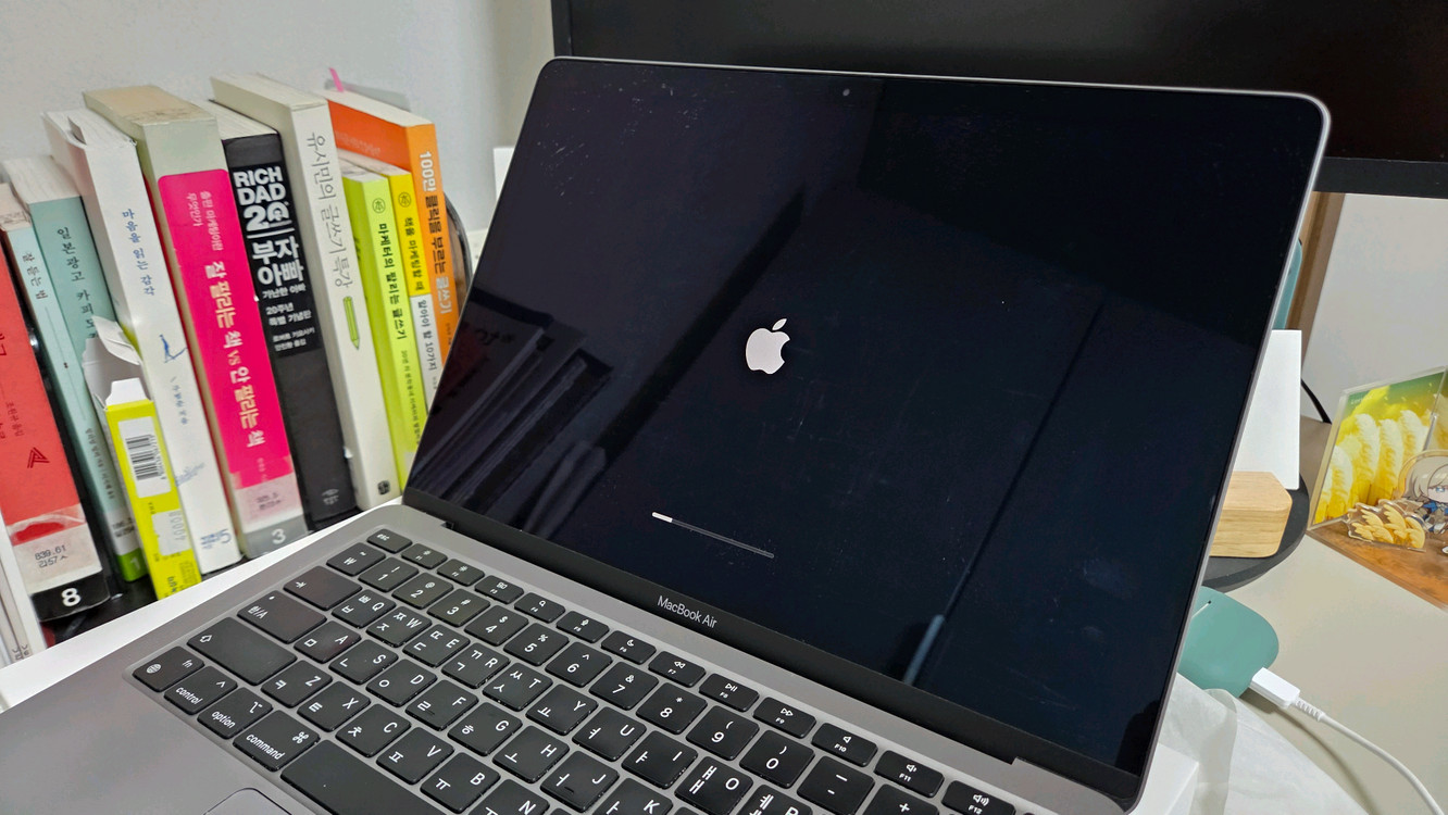 맥북 에어 M1칩 8GB/256GB--7