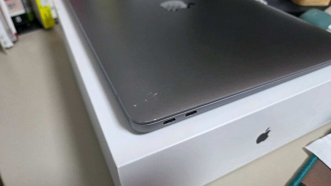 맥북 에어 M1칩 8GB/256GB--12