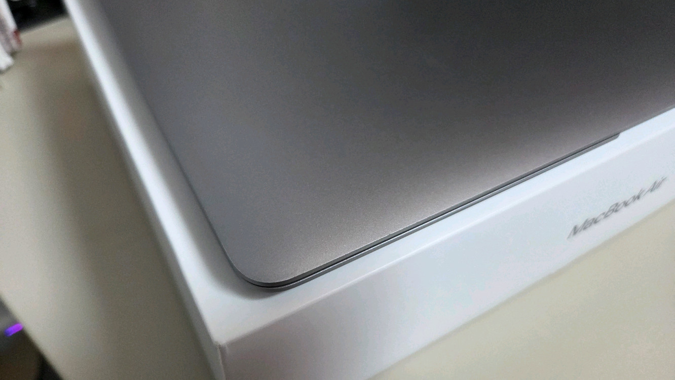 맥북 에어 M1칩 8GB/256GB--14