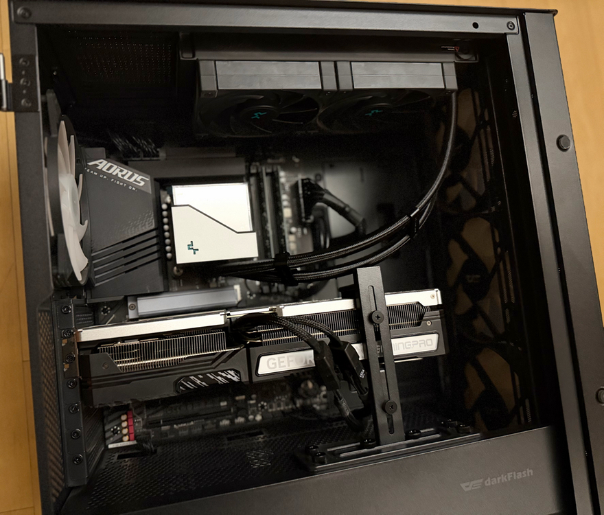 [S급] i7-13700K + RTX 4070 고사양 게이밍/작업용 PC 본체 (고급부품)--1