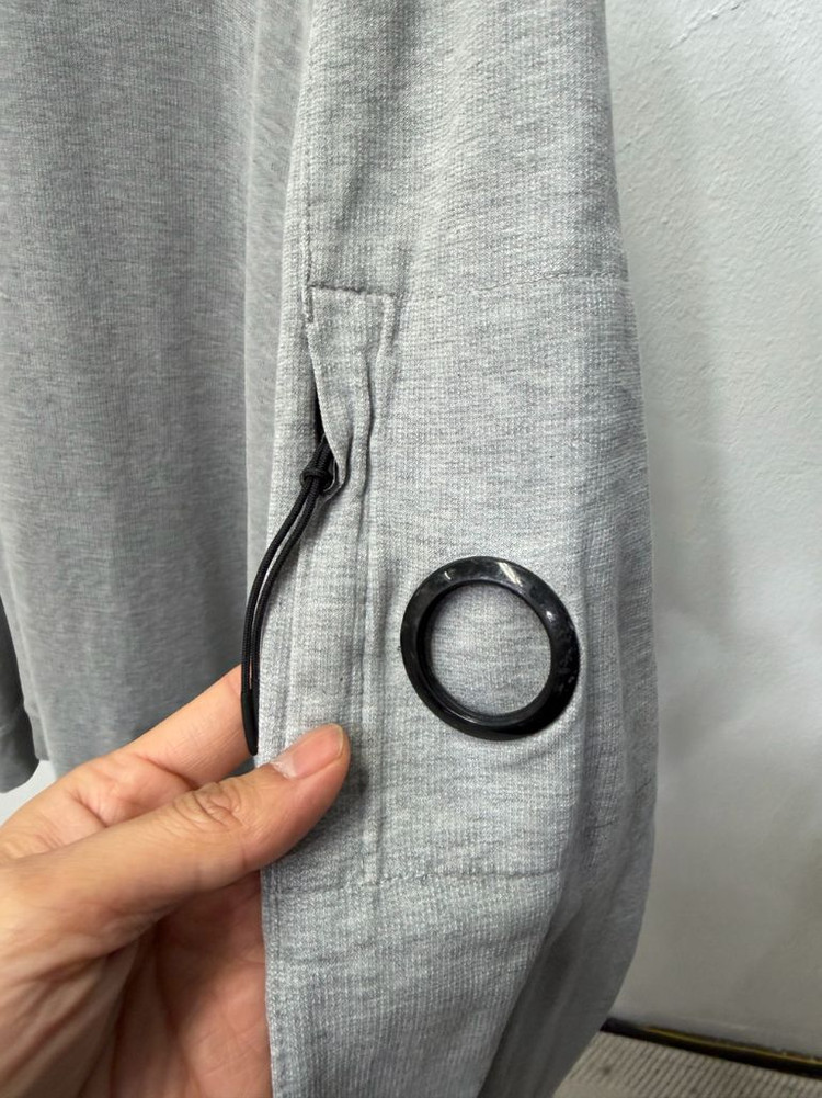 매장판정품) CP컴퍼니 21ss 남성 그레이 맨투맨 티셔츠 XXL--2