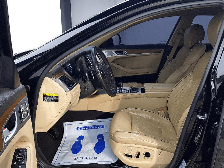 중형 세단 이미지