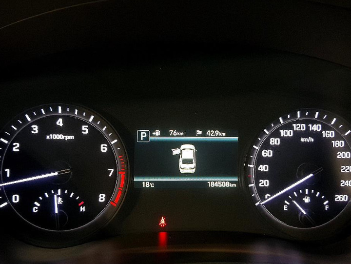 중형 세단 이미지