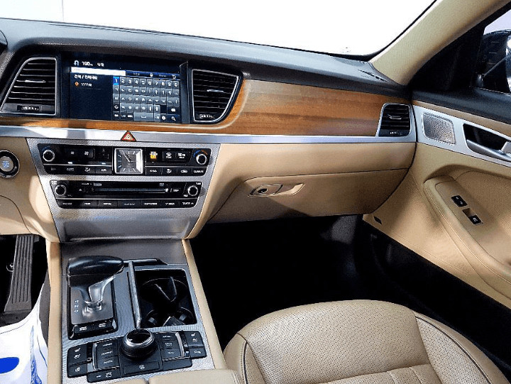 중형 세단 이미지