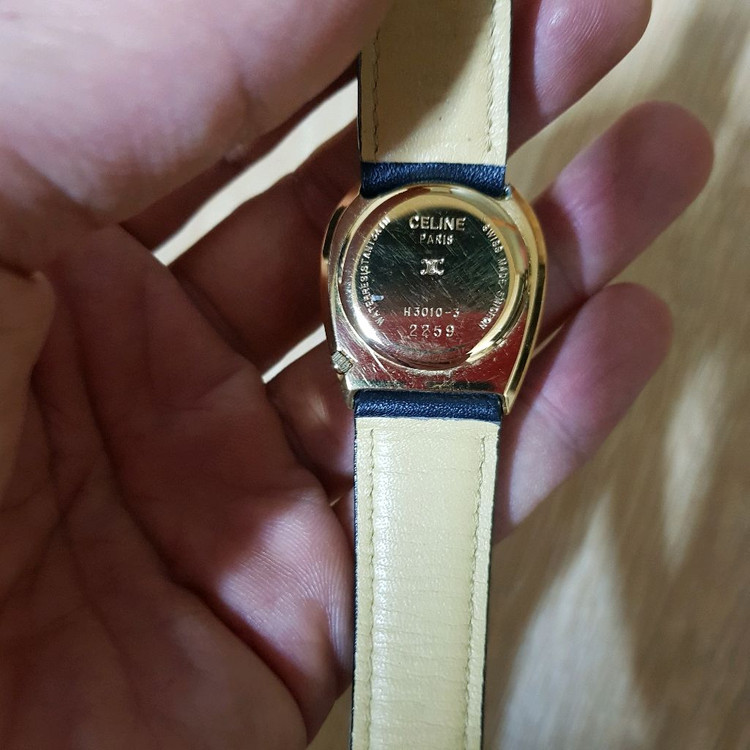 셀린느 말굽 여성시계입니다--6