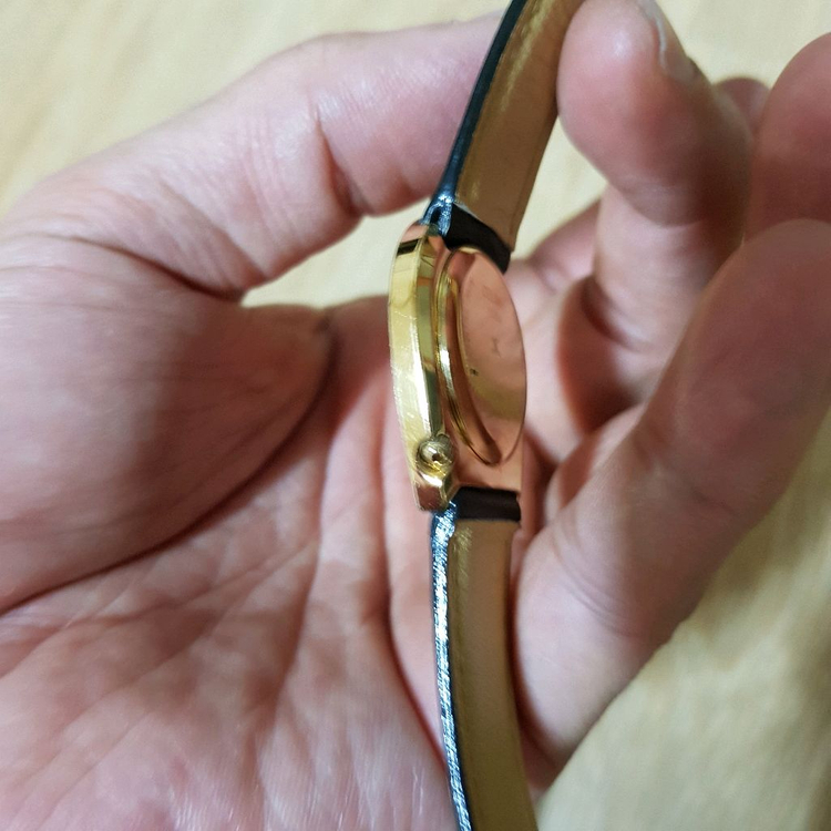 셀린느 말굽 여성시계입니다--7