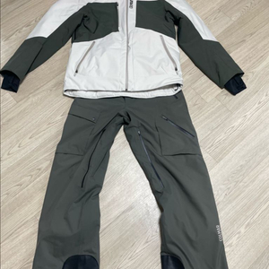 24/25 콜마 스키복(흰색&카키) 50 100-105 판매합니다 이미지