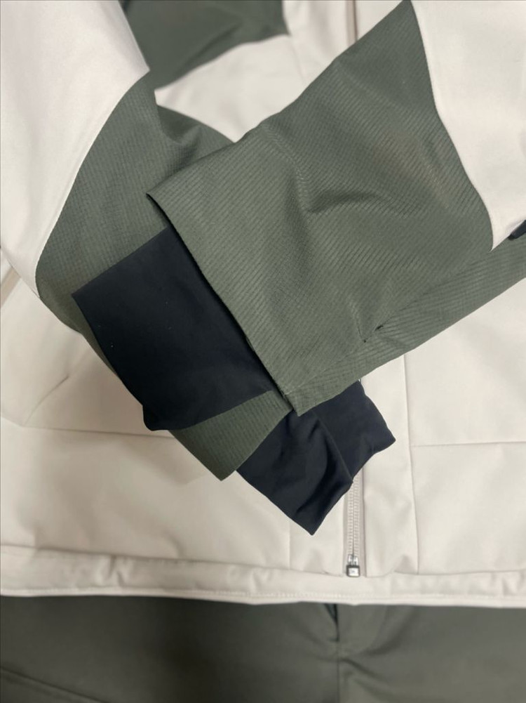 24/25 콜마 스키복(흰색&카키) 50 100-105 판매합니다 이미지