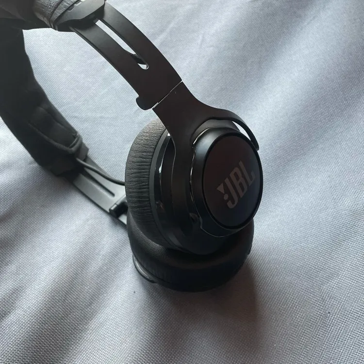 jbl club 700bt 헤드폰 이미지