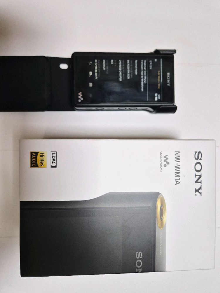 소니 워크맨 NW-WM1A 흑덩이 DAP 플레이어 128GB 풀박스 신품급 팝니다.--0