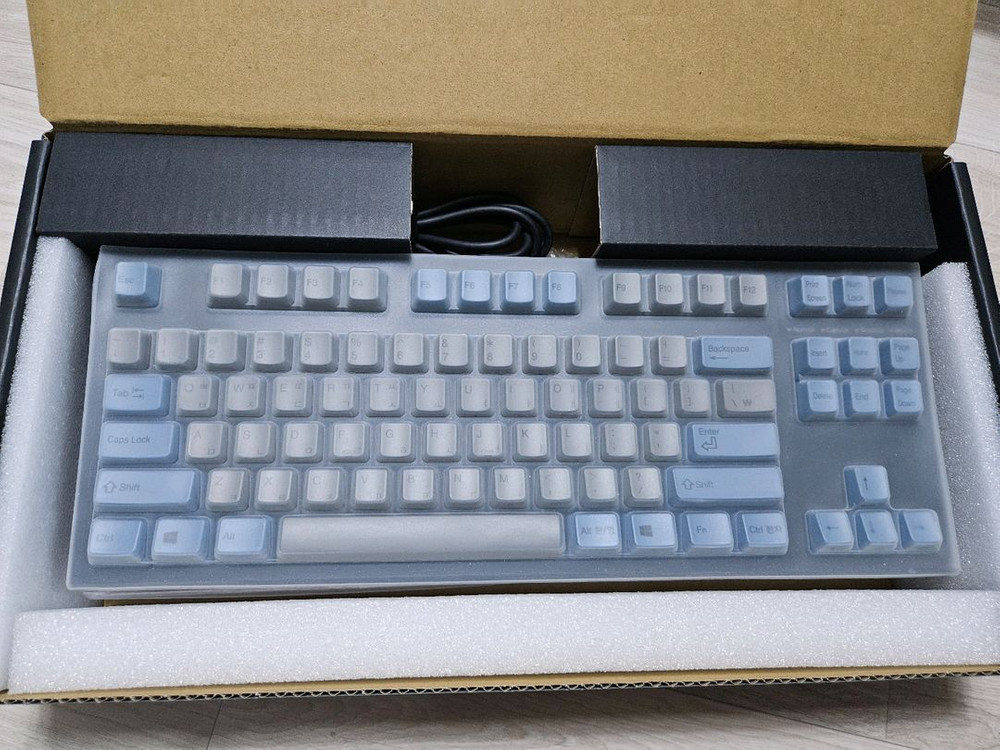 리얼포스 R2 TKL APC 저소음 45g 균등 토프레 무접점키보드 이미지