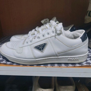 프라다 다운타운 레더 스니커즈 화이트/블랙