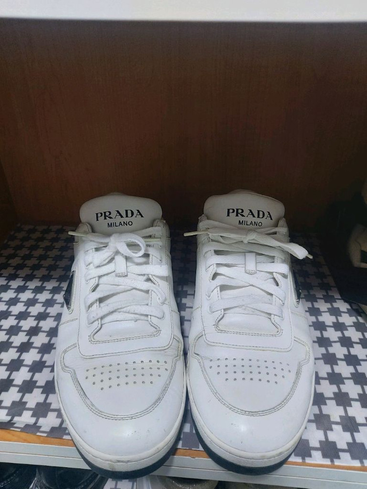 프라다 다운타운 레더 스니커즈 화이트/블랙--2