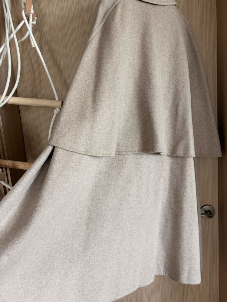 11am 위러브 울캐시미어 베스트케이프롱코트 베이지 오르 드주이 오뮤 매니모어몽 쎄모먼 마이아이코 라밤바룸 이미지