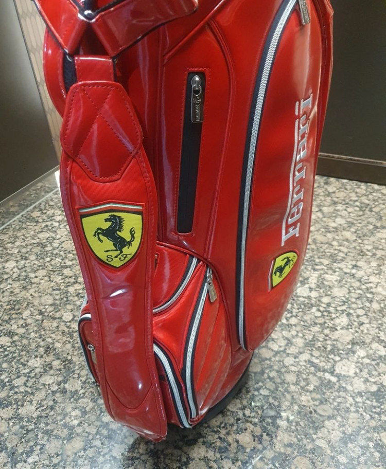 페라리(Ferrari) 에나멜 레드 레어 스탠드 골프백 팝니다--2