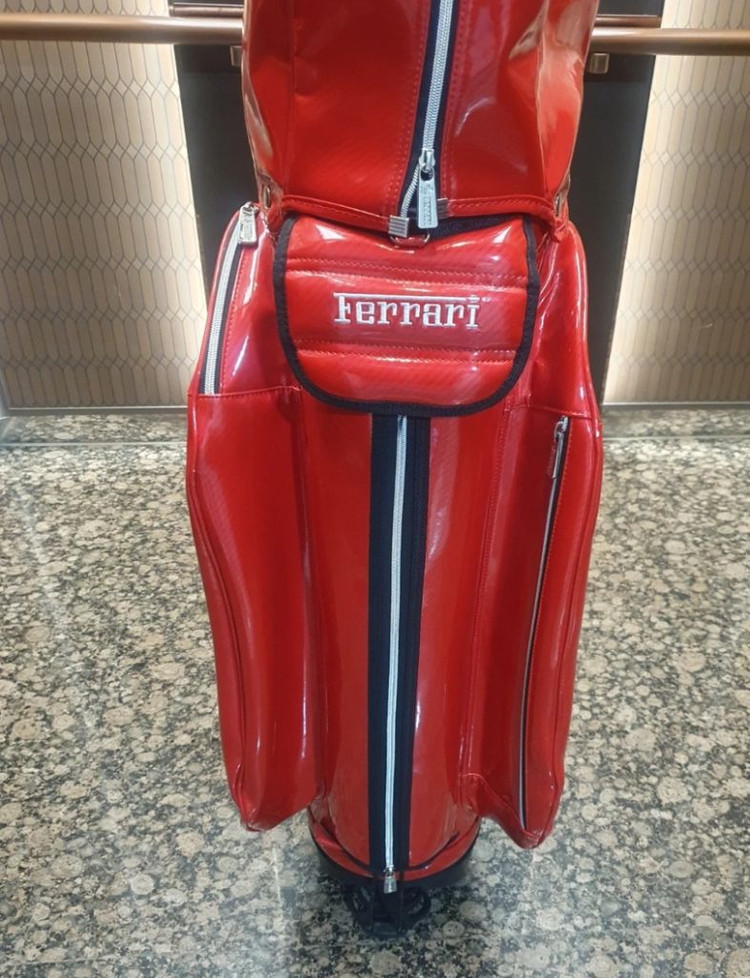 페라리(Ferrari) 에나멜 레드 레어 스탠드 골프백 팝니다--3
