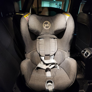 싸이벡스 카시트 이미지