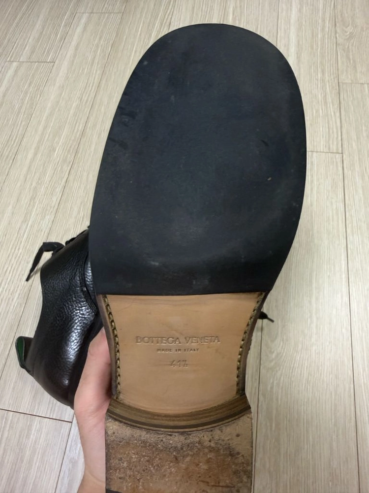 보테가베네타 남자 구두 팝니다.(상태 좋음) 사이즈 41.5입니다.(270) 이미지