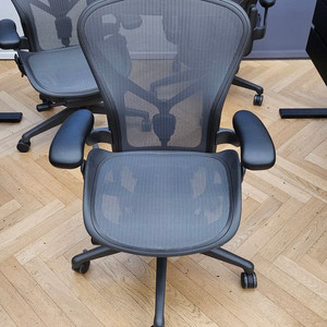 허먼밀러 뉴에어론b사이즈