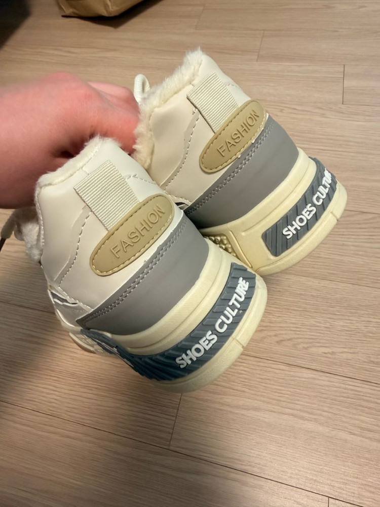 새상품 얇은 퍼 안감 부드러운 착화감 키높이 캐주얼 운동화 260-265 이미지