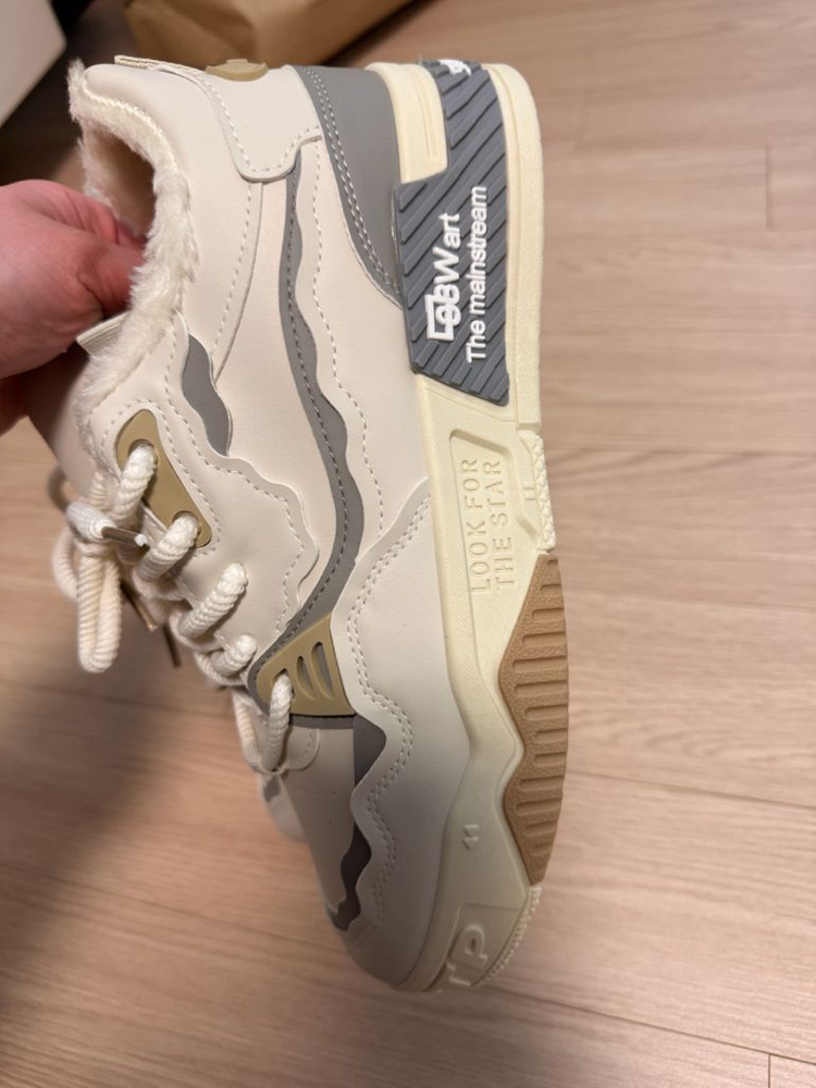 새상품 얇은 퍼 안감 부드러운 착화감 키높이 캐주얼 운동화 260-265 이미지