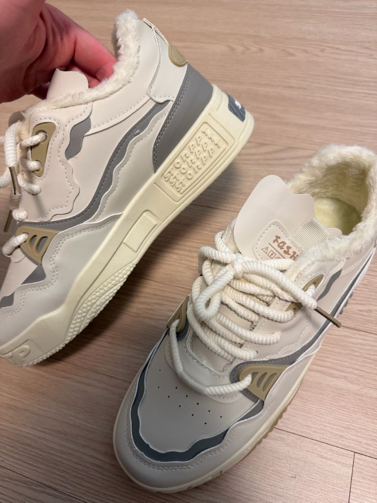 새상품 얇은 퍼 안감 부드러운 착화감 키높이 캐주얼 운동화 260-265 이미지