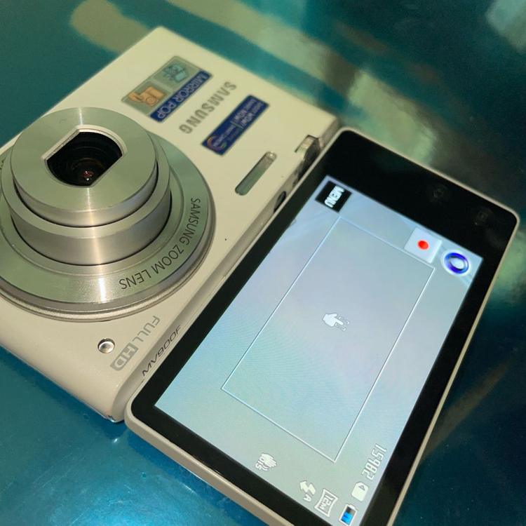 삼성 미러팝 MV900F 화이트 디카 이미지