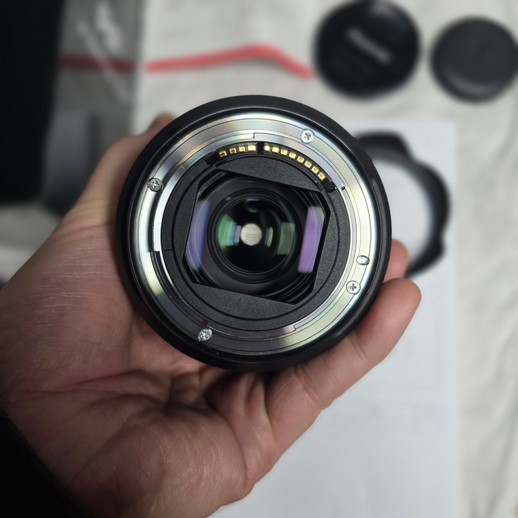 캐논 Canon RF 24-70mm F2.8 L IS USM (풀박+카메라가방)--4