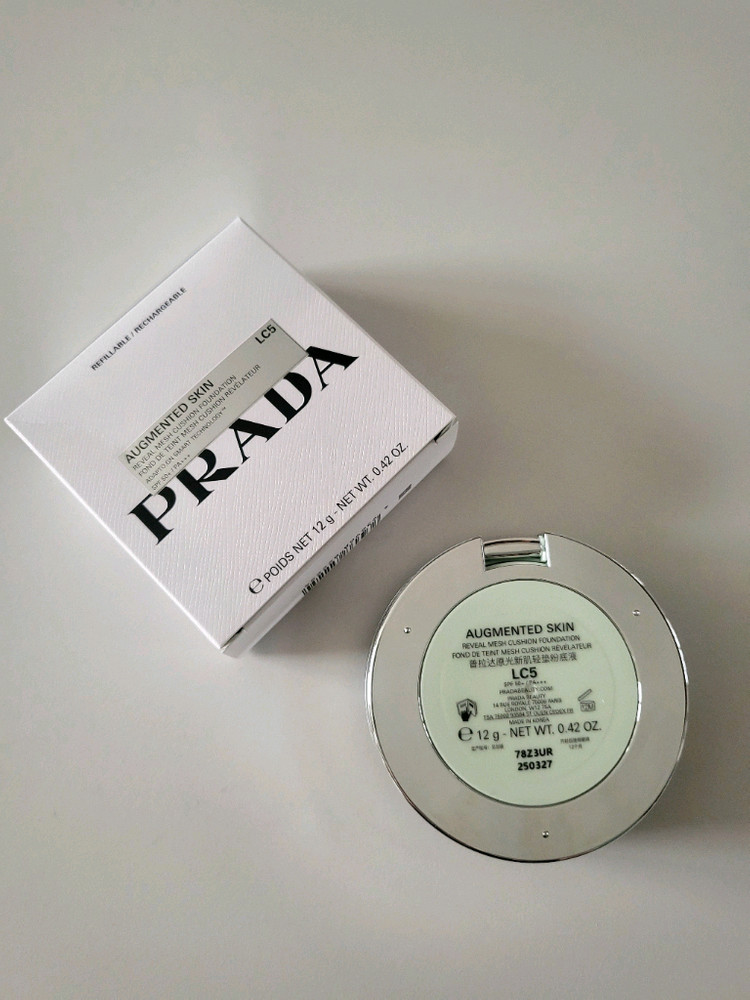 프라다 리빌 메쉬 쿠션 블랙 LC5 색상 판매해요~새상품--1