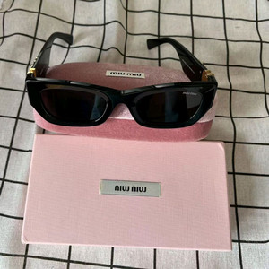 미우미우 패션 선글라스 이미지