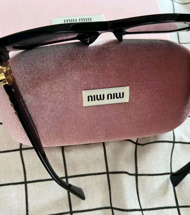 미우미우 패션 선글라스 이미지