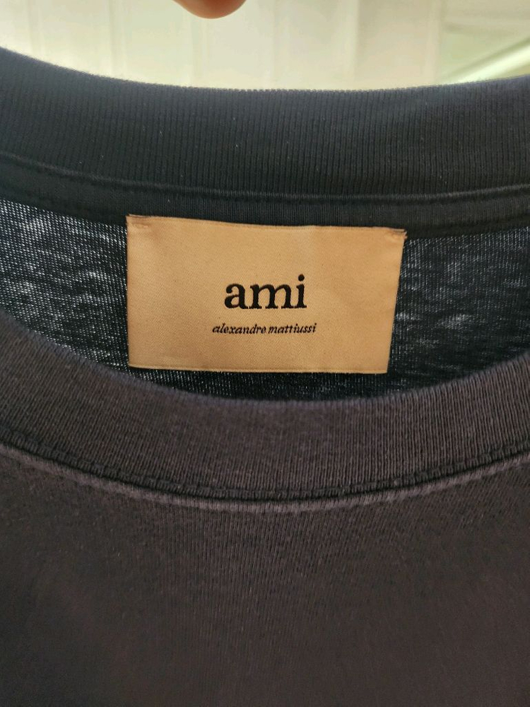 25시즌 신상 아미 네이비 반팔 팝니다.--2