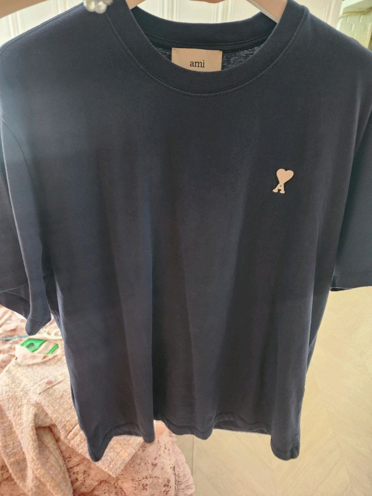 25시즌 신상 아미 네이비 반팔 팝니다.--5