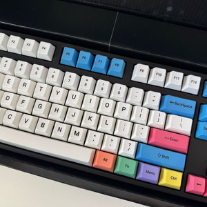 레오폴드 FC750R PD 키보드 + 레인보우 키캡 이미지