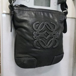 로에베 LOEWE 누벅레더 크로스백 이미지