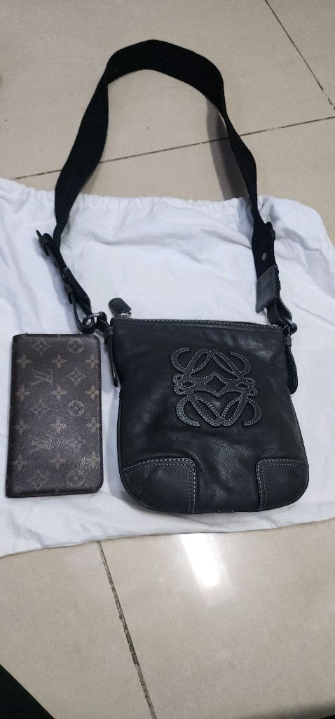 로에베 LOEWE 누벅레더 크로스백 이미지