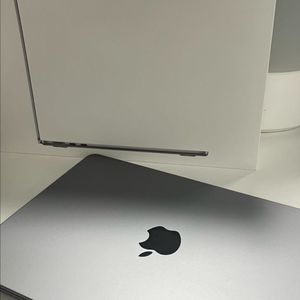 맥북 에어 M2 13인치 이미지