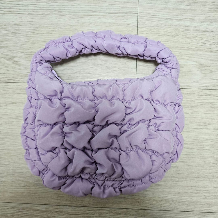 COS 코스 구름백 마이크로 토트백 연보라 & 키티 키링 이미지