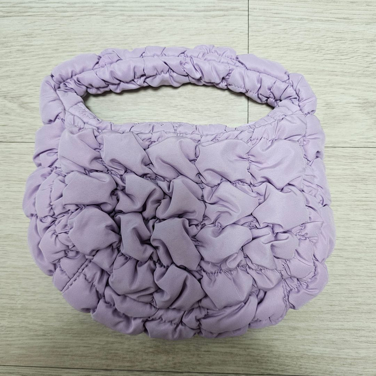 COS 코스 구름백 마이크로 토트백 연보라 & 키티 키링 이미지