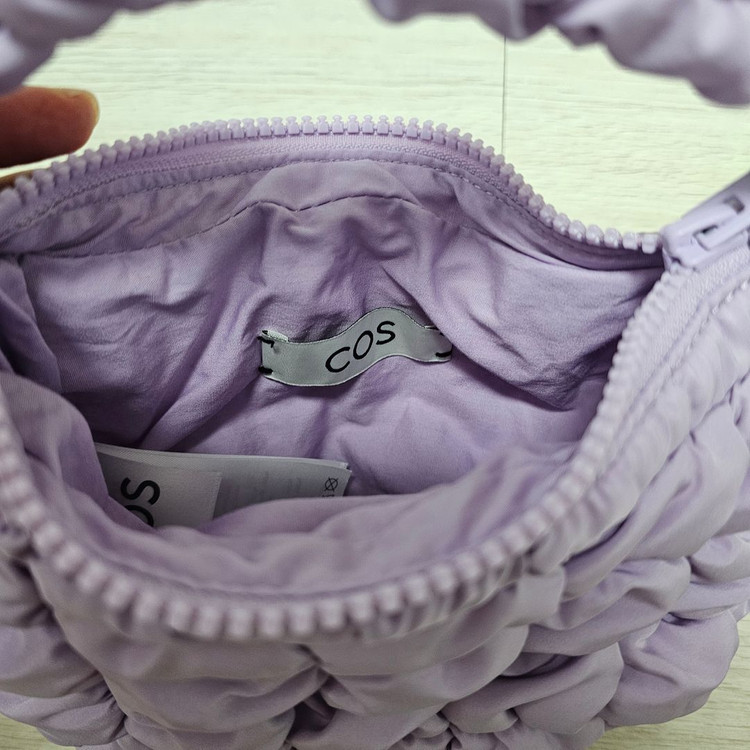 COS 코스 구름백 마이크로 토트백 연보라 & 키티 키링 이미지