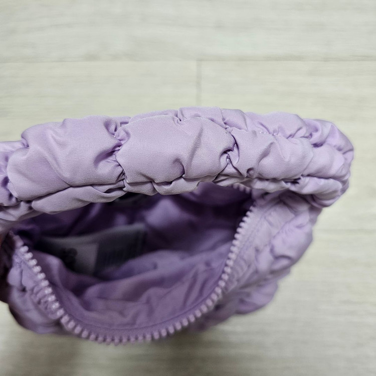 COS 코스 구름백 마이크로 토트백 연보라 & 키티 키링 이미지