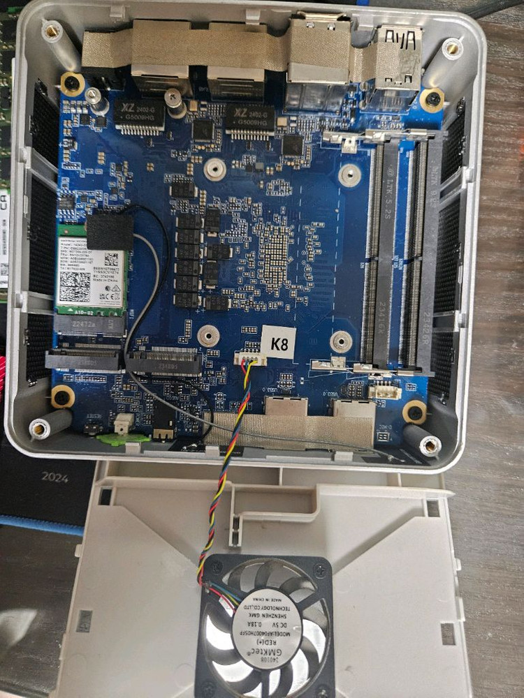 미니pc gmktec k8 8845hs 베어본 팝니다 이미지