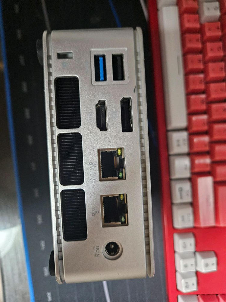 미니pc gmktec k8 8845hs 베어본 팝니다 이미지