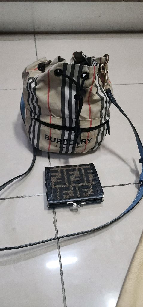 버버리 포이베 복조리백--0