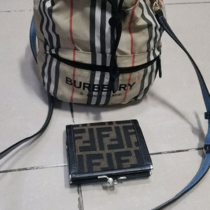 버버리 포이베 복조리백