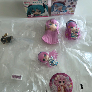 보컬로이드 메구리네 루카 피규어 세트