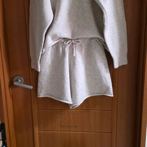 (새상품) 오트밀 색상 부드러운 니트 반바지 세트