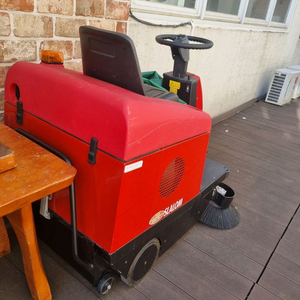 [신품급] 성보하이드로 18년식 슬라롬 모델 승용 바닥 청소차 소개 합니다아주 건강한 바닥 청소차 입니다RCM 이미지