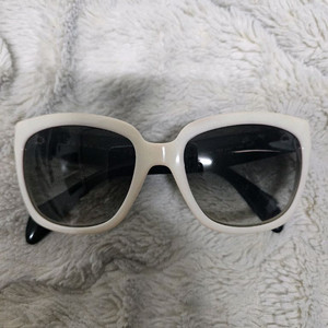 레트로 프라다 선글라스 이미지