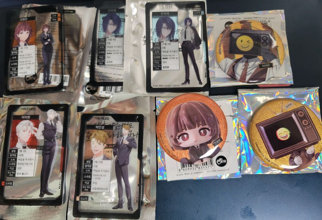 괴담출근 괴출 공식 굿즈 sd ld 캔뱃지 아크릴카드 백사헌 고영은 브라운 양도 교환 김솔음 최요원 제삼 j3 이미지